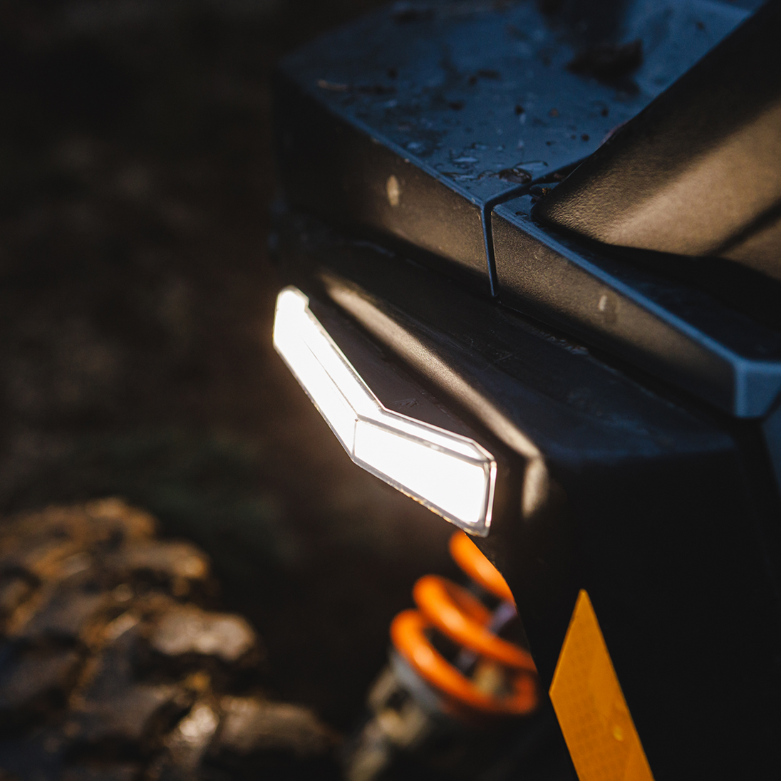 RAVEK - Running Lights - 20202238